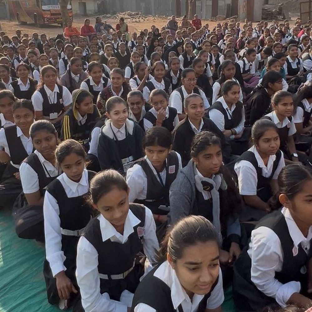 હિંમતનગરની હિંમત હાઈસ્કૂલમાં ગ્રાહક સુરક્ષા કાર્યક્રમ યોજાયો:વિશ્વ ગ્રાહક સુરક્ષા દિવસ નિમિત્તે વિદ્યાર્થીઓને માર્ગદર્શન અપાયું