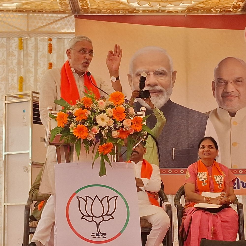 જગદીશ વિશ્વકર્માએ કોંગ્રેસને 'ચોમાસાના દેડકા' સાથે સરખાવી:કહ્યું- 'ચોમાસું આવતા જેમ દેડકા બહાર નીકળે છે, તેમ ચૂંટણી આવતા જ કોંગ્રેસીઓ દેખાવા લાગે છે'