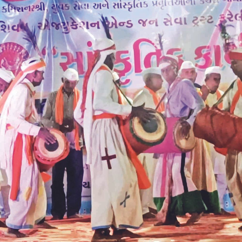 આદિવાસી પરંપરાગત વિરાસતનું જતન કરાયું:કુરેલિયા ગામે પરંપરાગત વાજિંત્રો અને લોકનૃત્યોના સથવારે સાંસ્કૃતિક ઉત્સવ