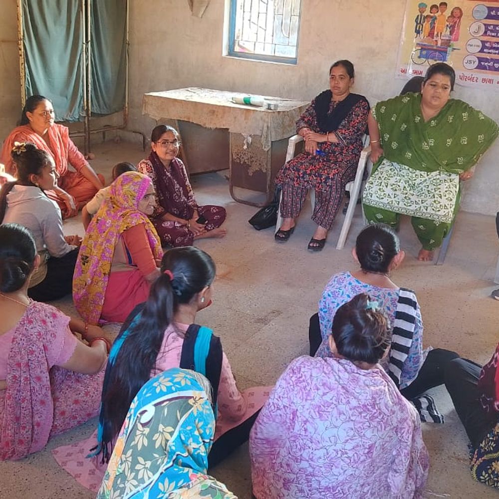 બેંકિંગ અને યોજનાકીય જાગૃતિ અંગે માર્ગદર્શન અપાયું:ખાપટ આંગણવાડીમાં પીએમ સ્વનિધિ યોજના અંગે જાગૃતિ કેમ્પ યોજી બહેનોને માર્ગદર્શન અપાયું