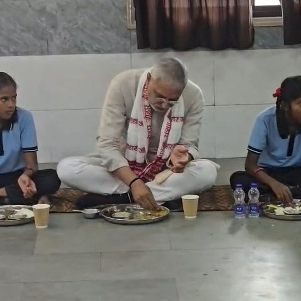 પ્રદેશ અધ્યક્ષ જગદીશ વિશ્વકર્માએ 300 વિદ્યાર્થિનીઓ સાથે ભોજન લીધું:વાંસદાની KGBV મુલાકાત લીધી, ઉનાઈ માતાજીના દર્શન કરશે