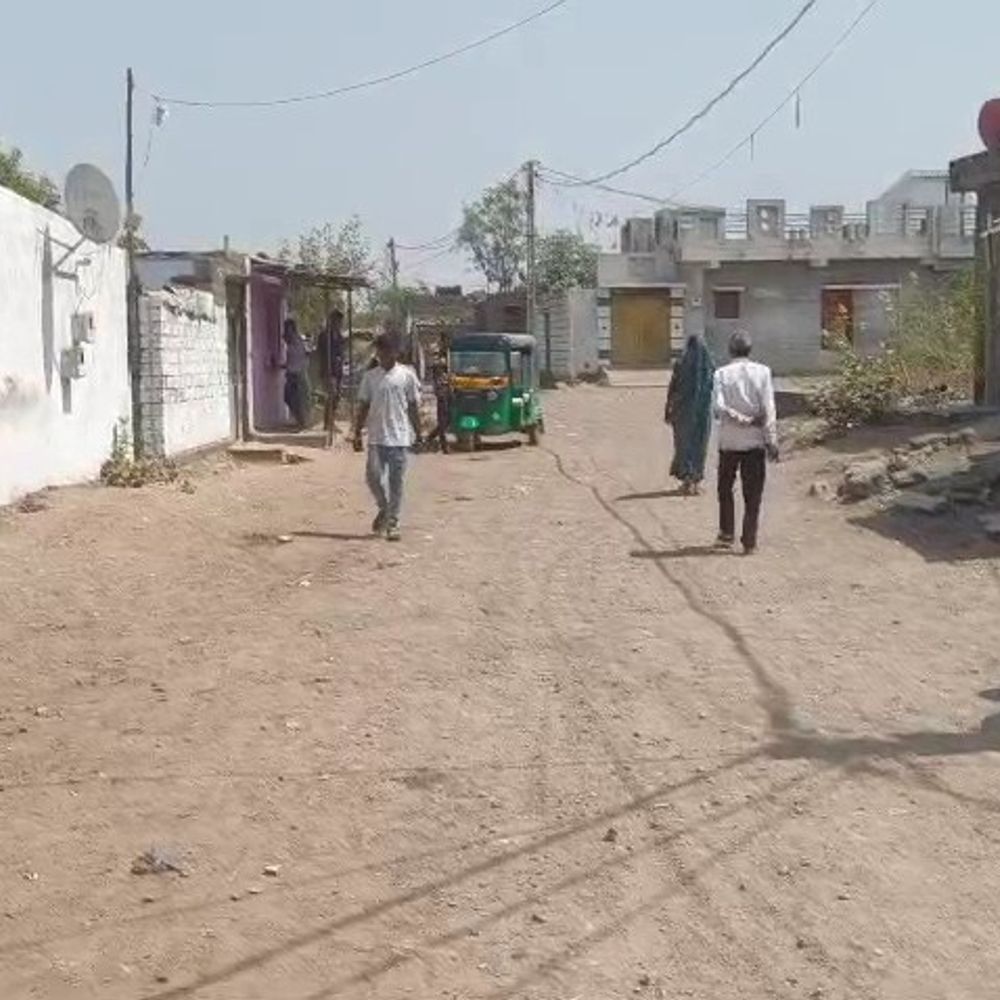 બોટાદમાં પકા શેઠની વાડીથી તુલસી નગરનો રસ્તો બિસ્માર:સ્થાનિકોને મુશ્કેલી, તાત્કાલિક રસ્તો બનાવવા માંગ