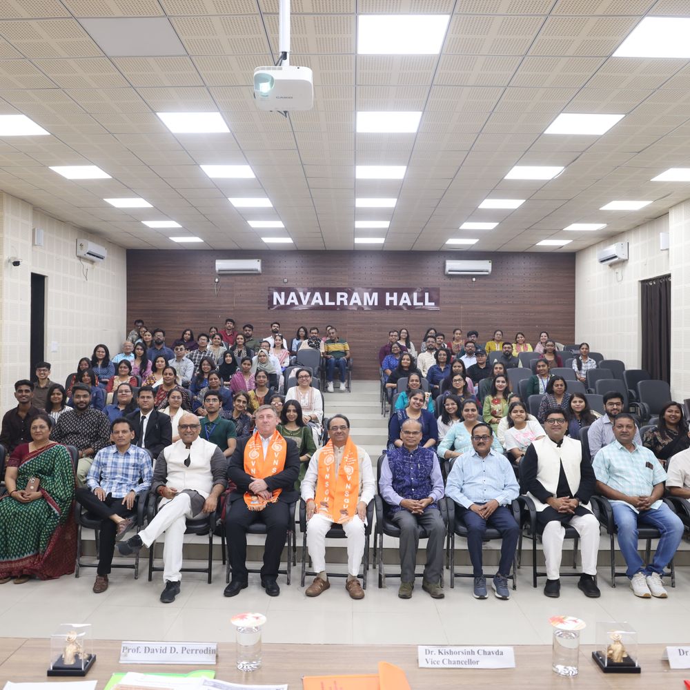 VNSGU અંગ્રેજી વિભાગે બે દિવસીય આંતરરાષ્ટ્રીય પરિસંવાદ યોજ્યો:'કન્ટેમ્પરરી ટ્રેન્ડ્સ ઇન ઇંગ્લિશ સ્ટડીઝ' વિષય પર ચર્ચા