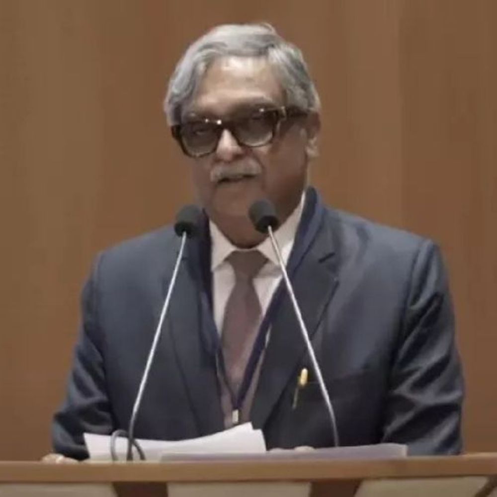 AI વકીલના મગજની જગ્યા લઈ શકતો નથી:સુપ્રીમ કોર્ટના જજે કહ્યું- AI સમય બચાવવામાં મદદરૂપ, પરંતુ શિસ્તબદ્ધ નિર્ણયો લેવા સક્ષમ નથી