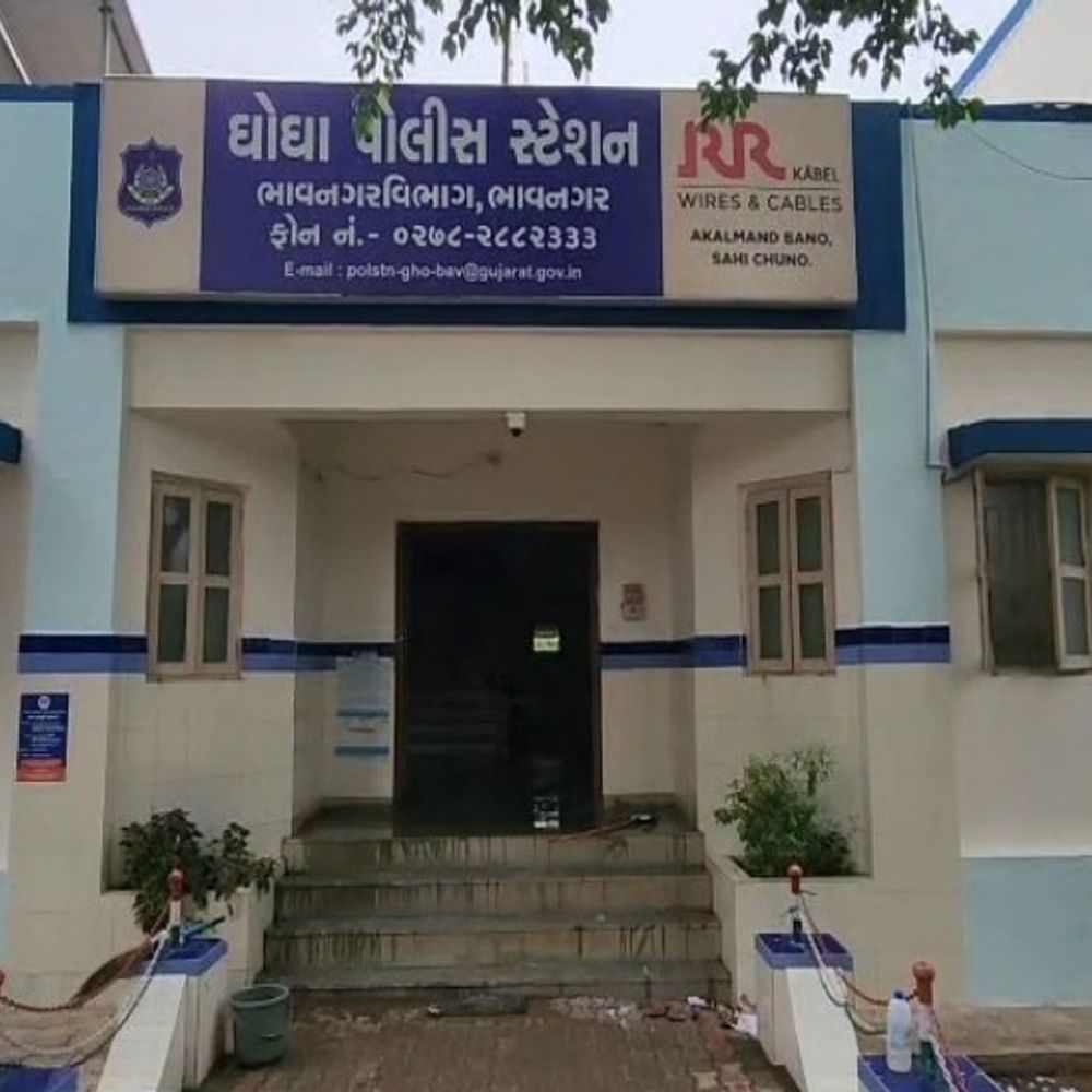 ઘોઘાના સાણોદરમાં પ્રેમસંબંધના મામલે સામસામી મારામારી:ભાભીના રૂમમાંથી પ્રેમી પકડાતા મામલો બિચક્યો, બે મહિલાઓને ચાર શખ્સોએ ધોકાવાળી કરી ગાળો ભાંડી