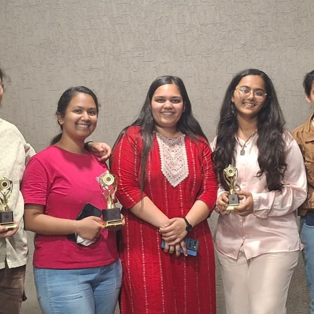 અમદાવાદની પ્રિ. એમ. સી. શાહ કોમર્સ કોલેજનો દબદબો:અમદાવાદની આંતર-કોલેજ સ્પર્ધામાં વિદ્યાર્થીઓએ વિવિધ શ્રેણીમાં પ્રથમ અને દ્વિતીય ક્રમ મેળવ્યા