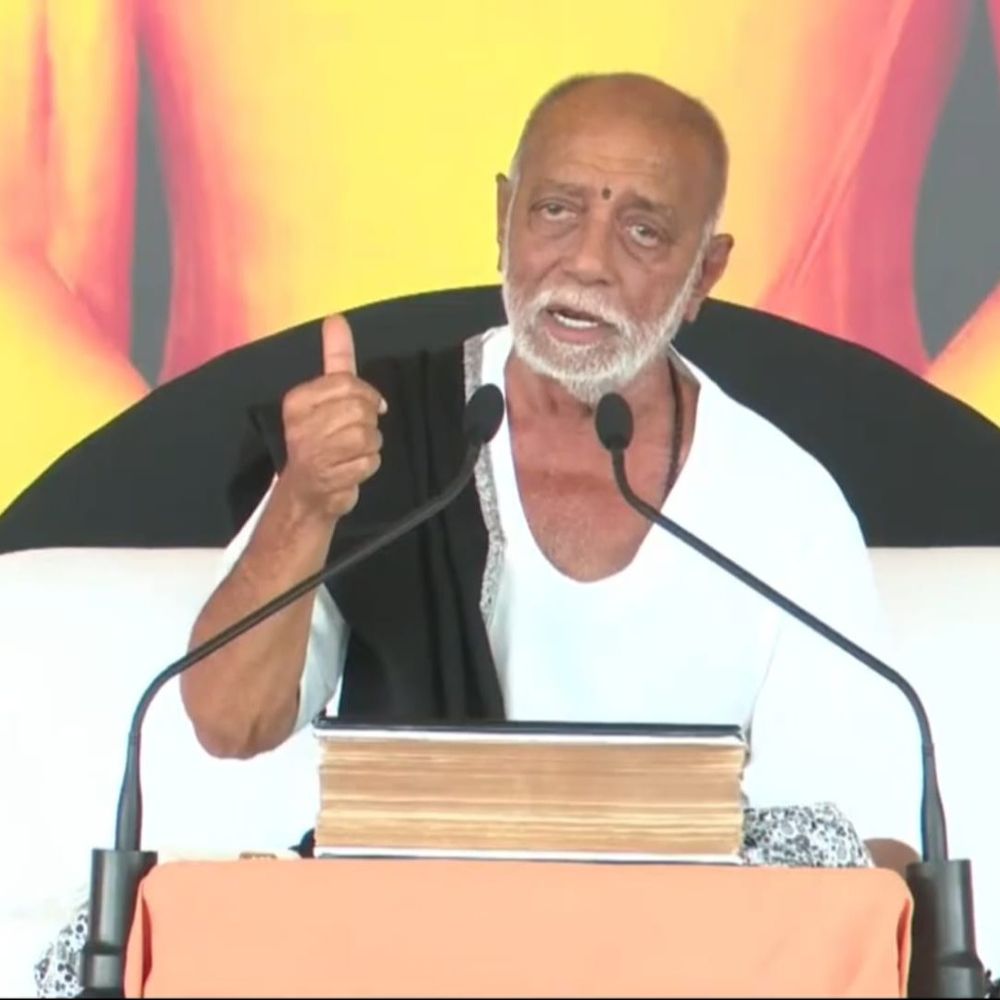 લેબલ નહીં, લેવલથી જીવવું જોઈએ: મોરારિબાપુ:બગસરામાં 'માનસ મેઘાણી' રામકથામાં જોગીદાસ ખુમાણની રખાવટ અને રામ જન્મોત્સવની ભવ્ય ઉજવણી