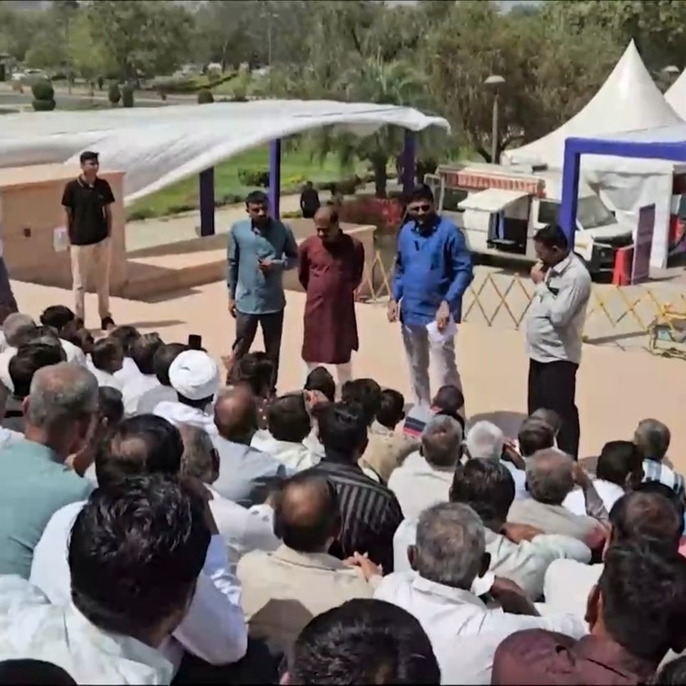 ગોપાલ ઇટાલિયાની હાજરીમાં રસપ્રદ ટિપ્પણી:AAP સમર્થકે કોંગ્રેસના MLA કિરીટ પટેલને કહ્યું-'ત્યાં ફાવતું ન હોય તો અમારી પાર્ટીમાં આવી જાવ'