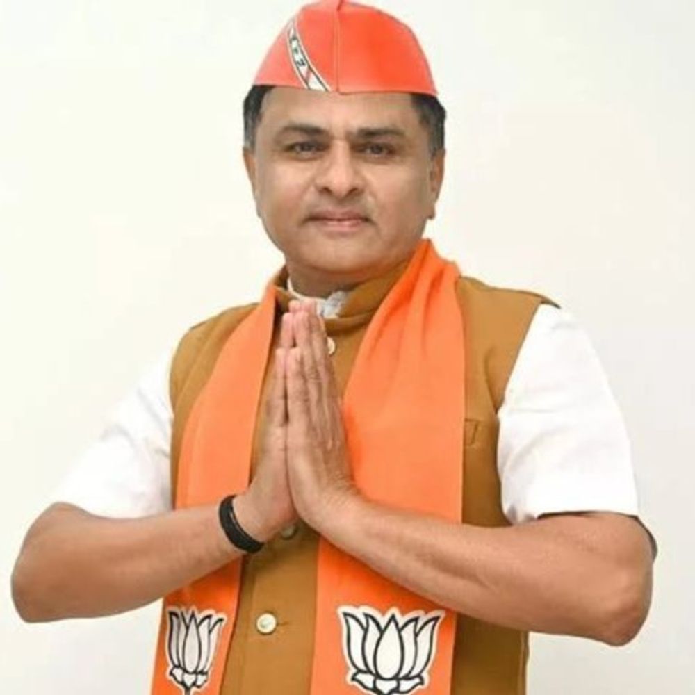 અમદાવાદમાં ચૂંટણી પહેલાં ભાજપમાં ભડકો:ધારાસભ્ય હસમુખ પટેલ વિરુદ્ધ કાર્યકરોનો બળવો; 'વિકાસના કામો કરતાં અંગત અદાવતમાં વધુ રસ' સહિત હિટલરશાહીના વ્હોટ્સએપ મેસેજ વાઇરલ