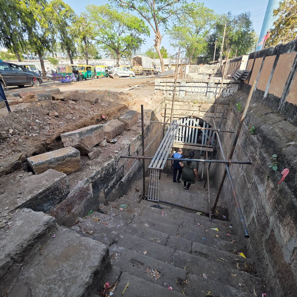 હિંમતનગરની પૌરાણિક દરબારી વાવનું રિસ્ટોરેશન શરૂ:33 લાખના ખર્ચે ચાર મહિનામાં કામગીરી પૂર્ણ થશે, ઇડર સ્ટેટ વખતનું બાંધકામ