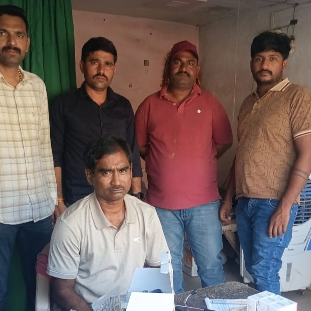 દરેડ અને સચાણામાં SOGનો દરોડો: બે બોગસ ડોક્ટર ઝડપાયા:ડિગ્રી વગર ક્લિનિક ચલાવી લોકોના આરોગ્ય સાથે ચેડાં કરતા હતા
