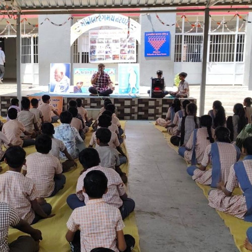 બોટાદની તરઘરા શાળામાં યોગ શિબિર યોજાઈ:બાળકોને પરીક્ષાનો ભય દૂર કરવા અપાયું માર્ગદર્શન