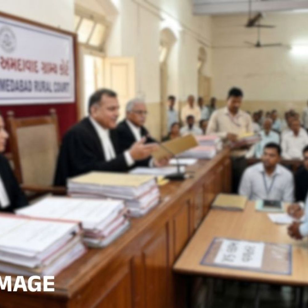 અકસ્માત વળતરના કેસમાં મૃતકના પરિવારજનોએ 1 કરોડનો દાવો કર્યો:63 લાખ ચૂકવાયા, અમદાવાદ ગ્રામ્ય કોર્ટમાં લોક અદાલત દરિમયાન દાવો ફેંસલ કરાયો, MACP ના 405 દાવાનો નિકાલ