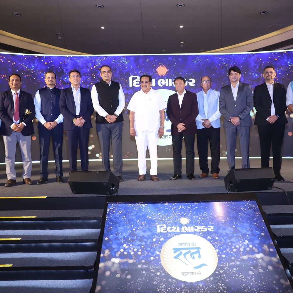 દિલ્હીમાં ગુજરાતના રત્નો ઝળહળ્યા:દિવ્ય ભાસ્કર 'રત્ન એવોર્ડ્સ'માં 40થી વધુ ઉદ્યોગપતિઓ સન્માનિત; સી.આર.પાટીલના હસ્તે સન્માન અપાયું