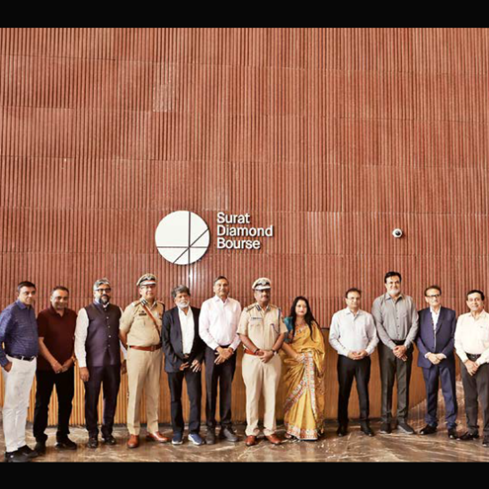 સુરત ડાયમંડ બુર્સની રાજ્ય પોલીસ વડા દ્વારા મુલાકાત