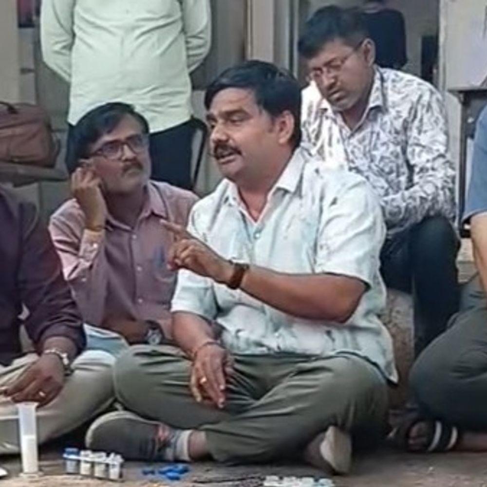 જૂનાગઢમાં 'સફેદ દૂધના કાળા કારોબાર' પર જનતા રેડ:વહેલી સવારે યુવરાજસિંહ જાડેજાની ટીમે શંકાસ્પદ દૂધનું ટેન્કર ઝડપ્યું; કેમિકલયુક્ત દૂધ સોરઠ ડેરીમાં ઠાલવવાનું કૌભાંડ હોવાનો આક્ષેપ