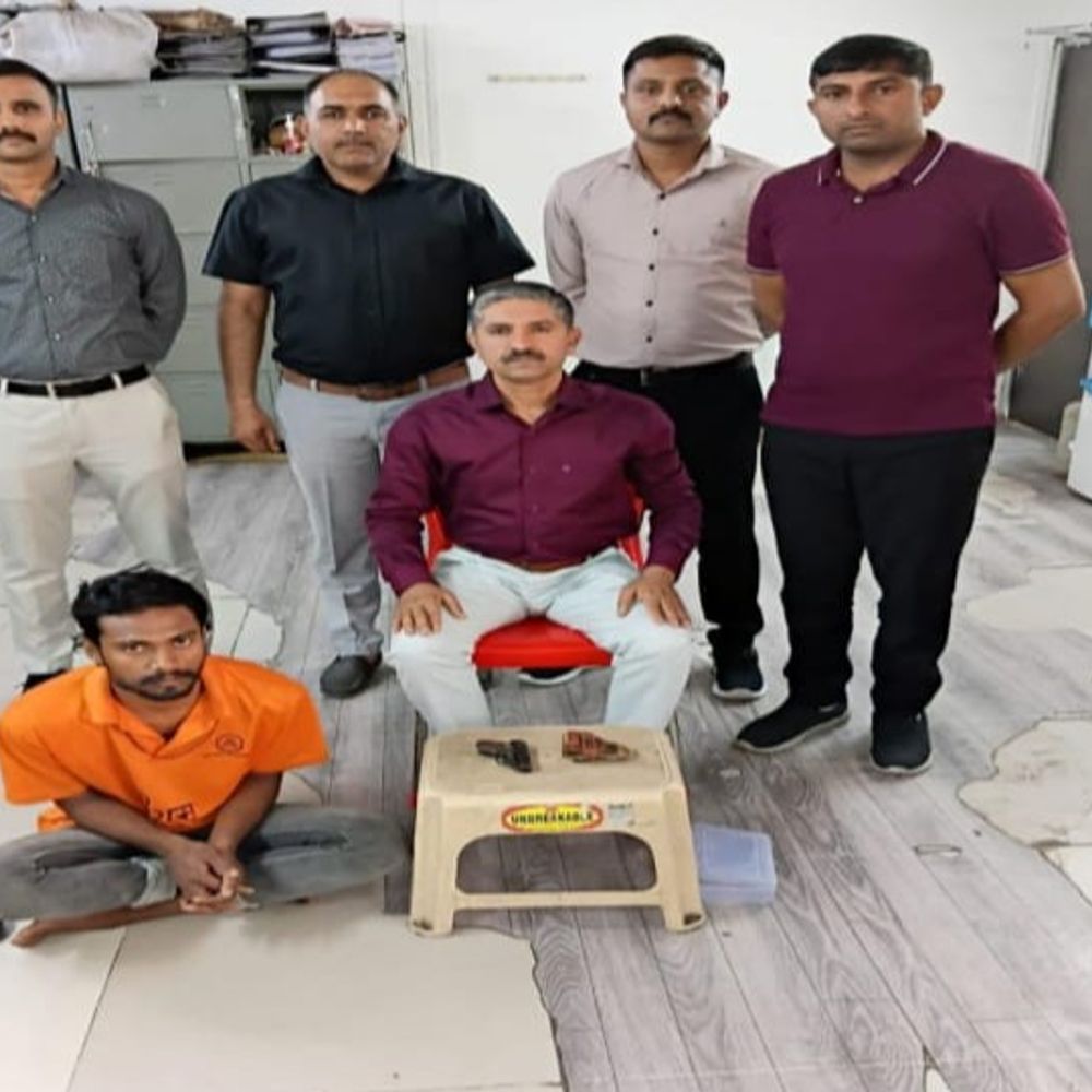 રિટાયર્ડ ડીજીના ઘરમાં થયેલી ચોરીનો ભેદ ઉકેલાયો:ઘરઘાટીએ વતનમાં રોલો પાડવા પિસ્ટલની ચોરી કરી રાજસ્થાન જતો રહ્યો હતો