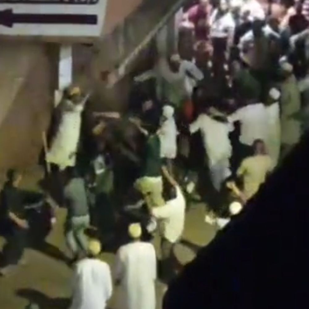 રમઝાનમાં મુસ્લિમ સમાજના બે જૂથ વચ્ચે માથાકૂટ, VIDEO:ઝાંપાબજારમાં મસ્જિદમાં જવા માંગતાં રિક્ષાચાલક અને પાડોશી વચ્ચે થયેલાં પાર્કિગના ઝઘડાએ ઉગ્ર રૂપ લીધું, અંતે સમાધાન