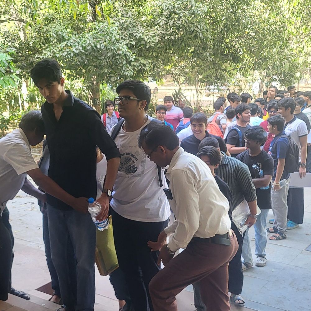 બાયોલોજીના પેપર સાથે ધો.12 સાયન્સ બોર્ડની પરીક્ષા પૂર્ણ:શાંતિપૂર્ણ માહોલમાં પરીક્ષા પૂરી થતા વિદ્યાર્થીઓએ રાહતનો શ્વાસ લીધો, હવે વિદ્યાર્થીઓ NEETની તૈયારીમાં લાગશે