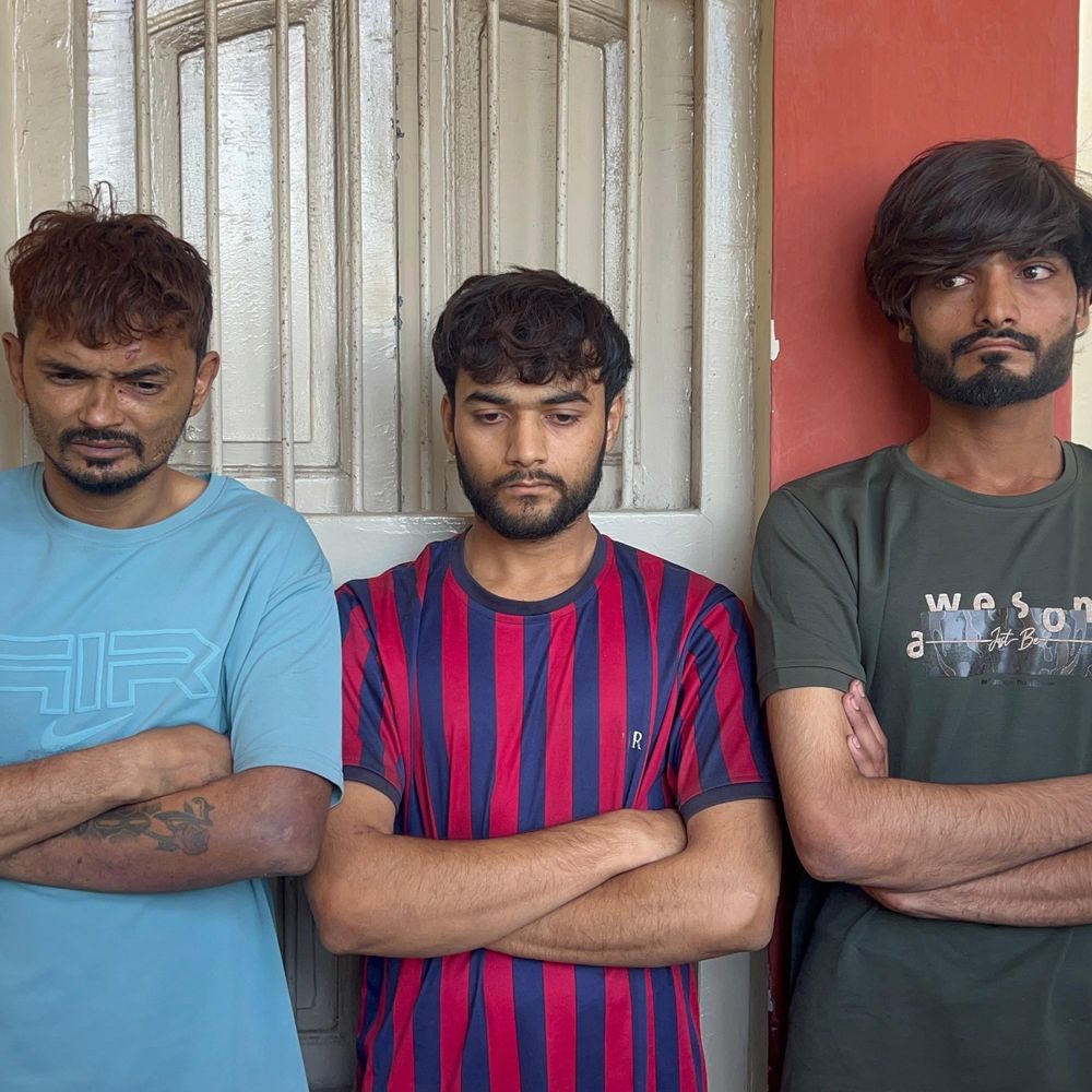 જામનગરમાં ઘરફોડ ચોરીનો ભેદ ઉકેલાયો:22 ગુનામાં સંડોવાયેલો આરોપી સહિત 3 શખ્સો રૂ. 8.83 લાખના મુદ્દામાલ સાથે ઝડપાયા