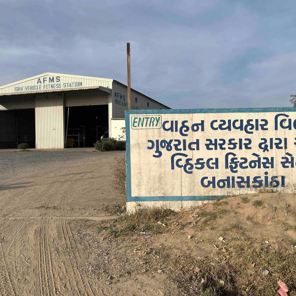 પાલનપુર: વ્હીકલ ફિટનેસ સેન્ટરનો કર્મચારી રૂ. 3000 લાંચ લેતા ઝડપાયો:CNG રિક્ષાના ફિટનેસ સર્ટિફિકેટ માટે લાંચ માગતા પાટણ ACBએ રંગેહાથ ઝડપ્યો