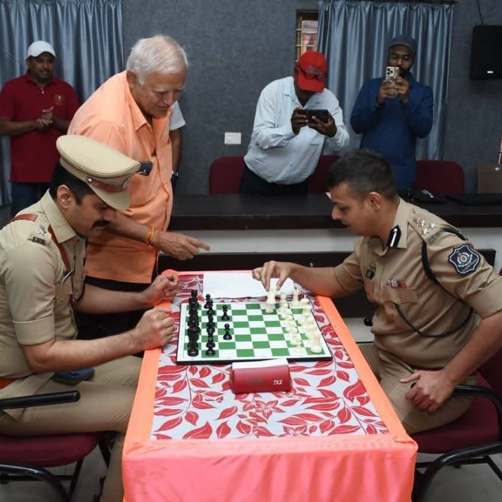 સુરેન્દ્રનગરમાં IG નિર્લિપ્ત રાયે ચેસ સ્પર્ધાનો શુભારંભ કર્યો:રાજકોટ રેન્જ IGની અધ્યક્ષતામાં પોલીસ અધિકારીઓની સમીક્ષા બેઠક પણ યોજાઈ