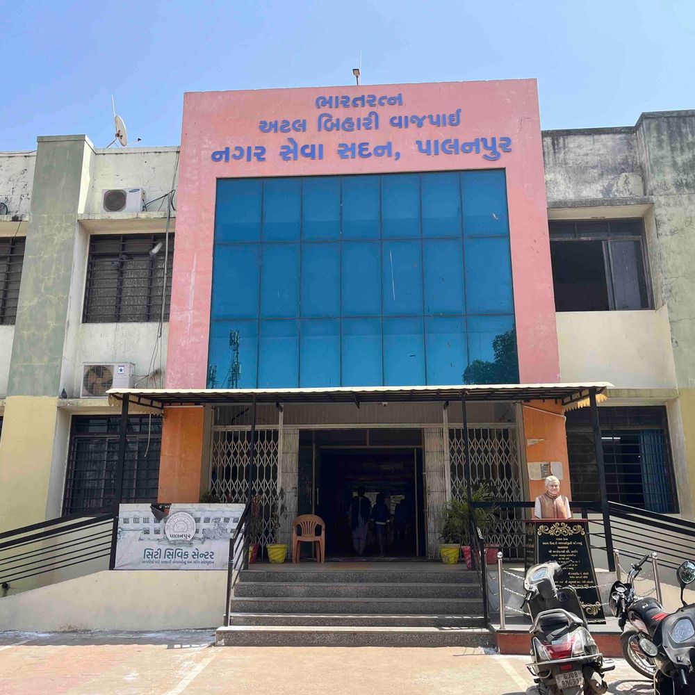 પાલનપુરમાં પાલિકાની વેરા બાકીદારો સામે કાર્યવાહી:500 મિલકત ધારકો અને વેપારીઓને નોટિસ, સીલ કરવાની ચેતવણી