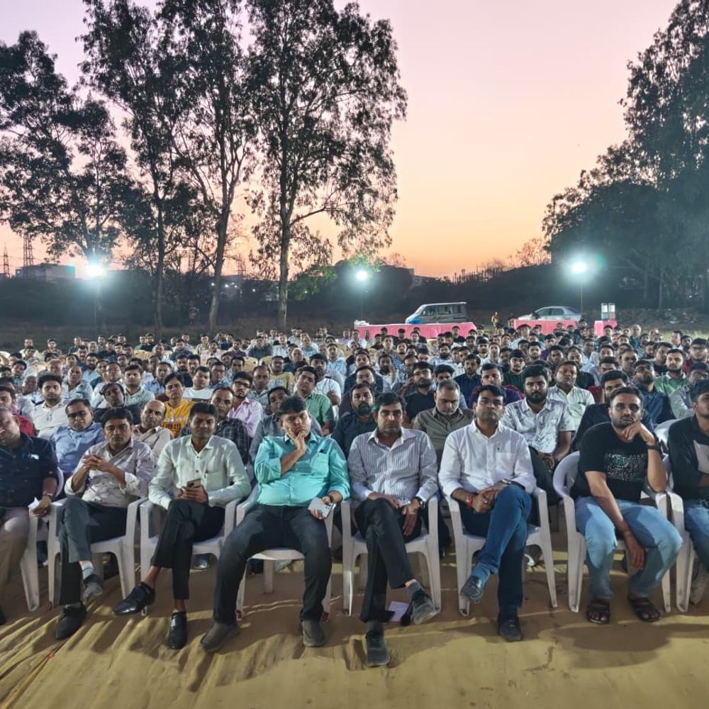 ક્રૂડના ભાવ વધતા રેપિયર જેકાર્ડ ઉદ્યોગ સંકટમાં:નવા સોદામાં 30% ભાવ વધારો ઝીંકાયો, પેમેન્ટમાં વિલંબ કરનારા થશે બ્લેકલિસ્ટ, સો. મીડિયા પર 'ભાવ વધારા' અંગે માહિતી આપશે