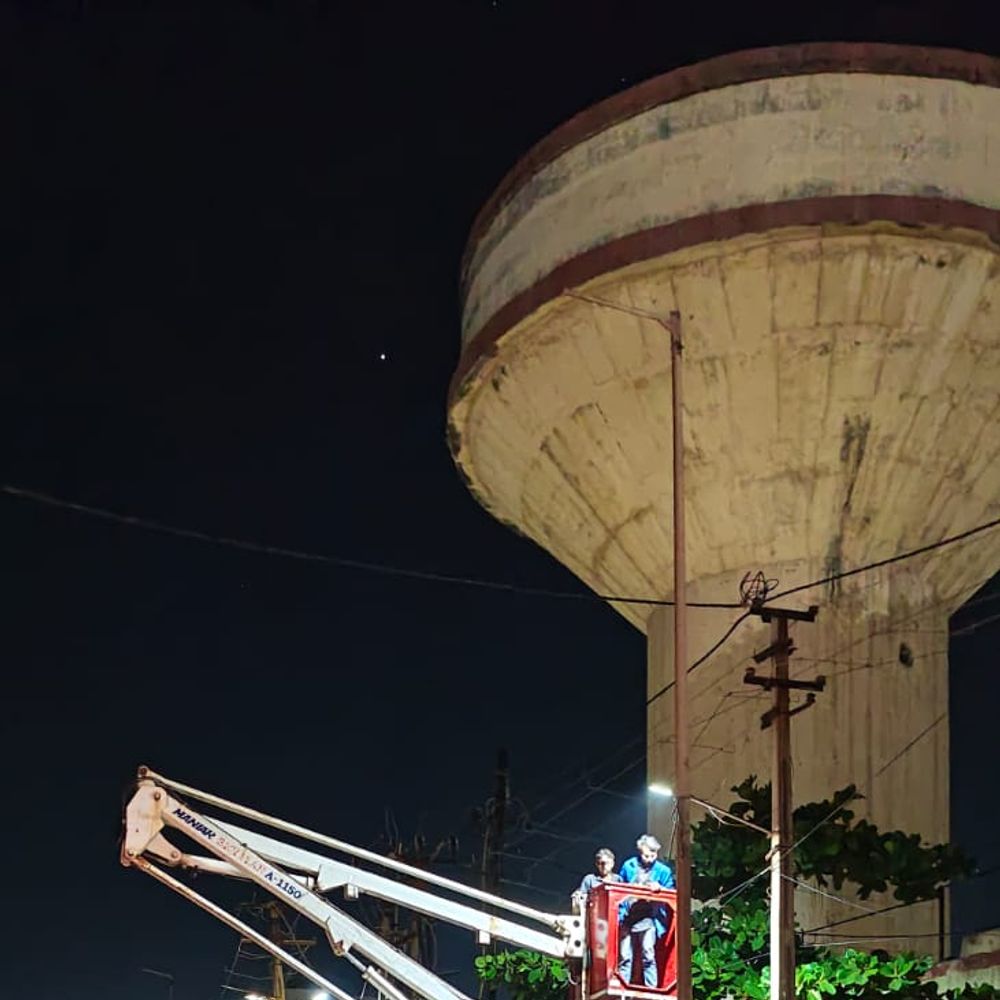 કામગીરી:જી.એમ.બી. ઓફિસથી સ્મશાન ભૂમિ માર્ગ પરના વીજપોલ બદલાયા