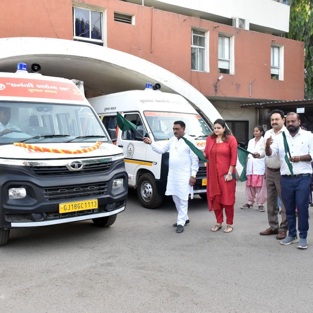 ભરૂચમાં નવા ધનવંતરી આરોગ્ય રથનું લોકાર્પણ:બાંધકામ શ્રમિકોને આરોગ્ય સુવિધા મળશે, મોબાઇલ મેડિકલ યુનિટ પણ સામેલ