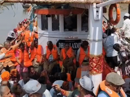 Narmada Parikrama Boat Overcrowding Sparks Major Safety Alert