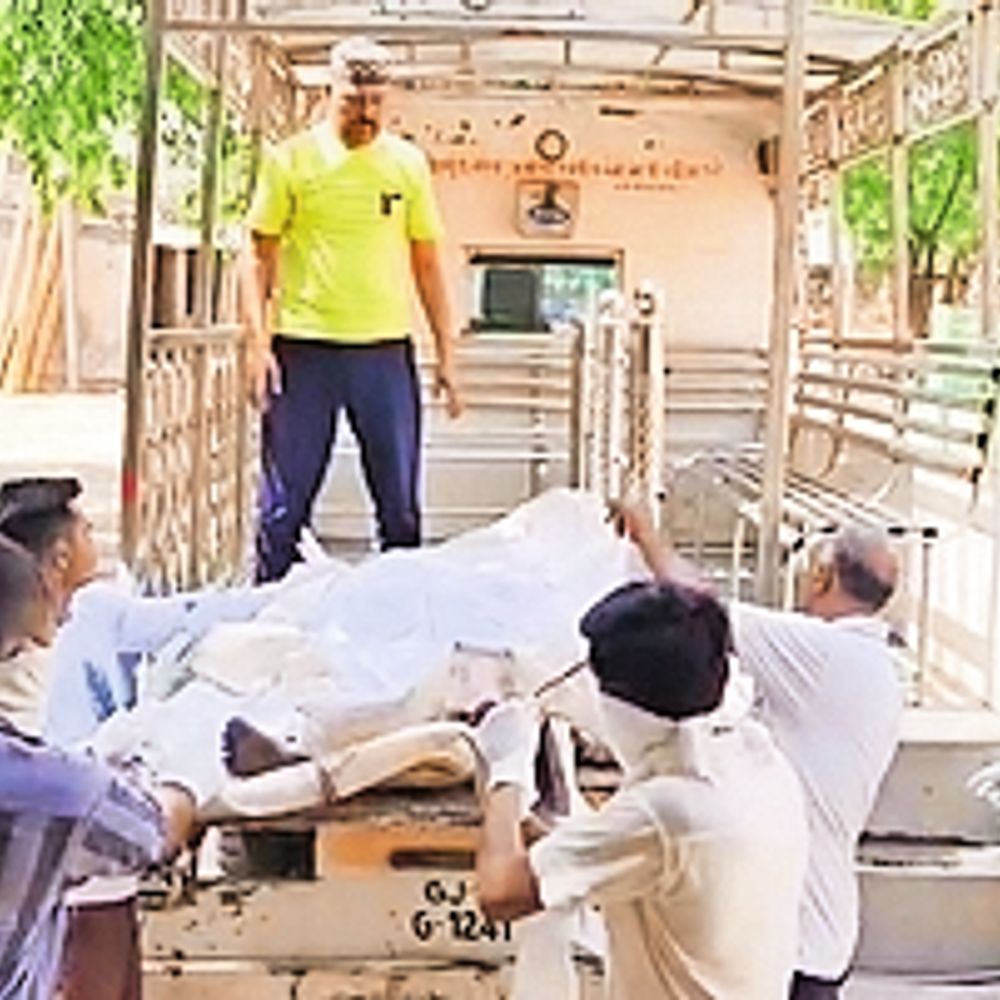 માનવતાનું ઉત્તમ ઉદાહરણ:જોરાવરનગરમાં બિનવારસી મૃતદેહનો અંતિમ સંસ્કાર કરતા સમાજ સેવકો