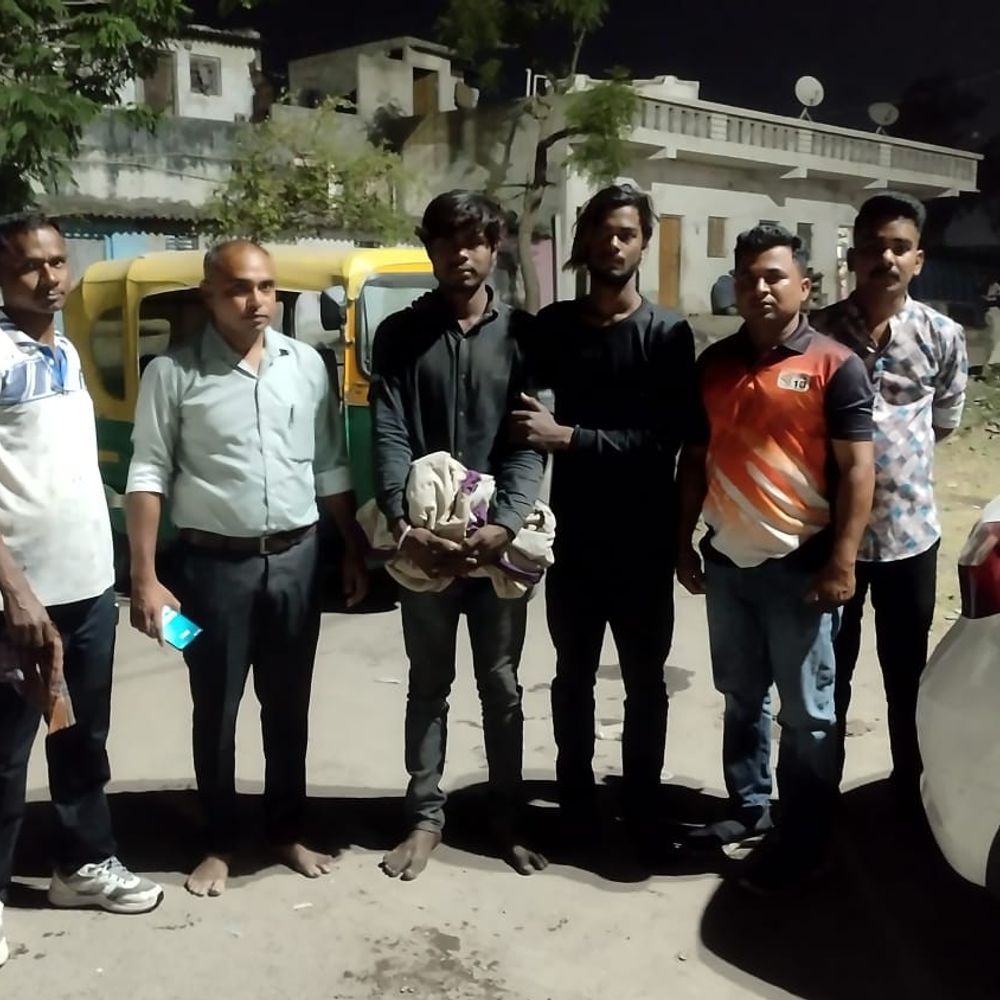 ડાંગમાં મજૂરીના હિસાબ બાબતે ચપ્પુથી હુમલો:ત્રણ આરોપી સુરતથી ઝડપાયા, આહવા પોલીસે કાર્યવાહી કરી