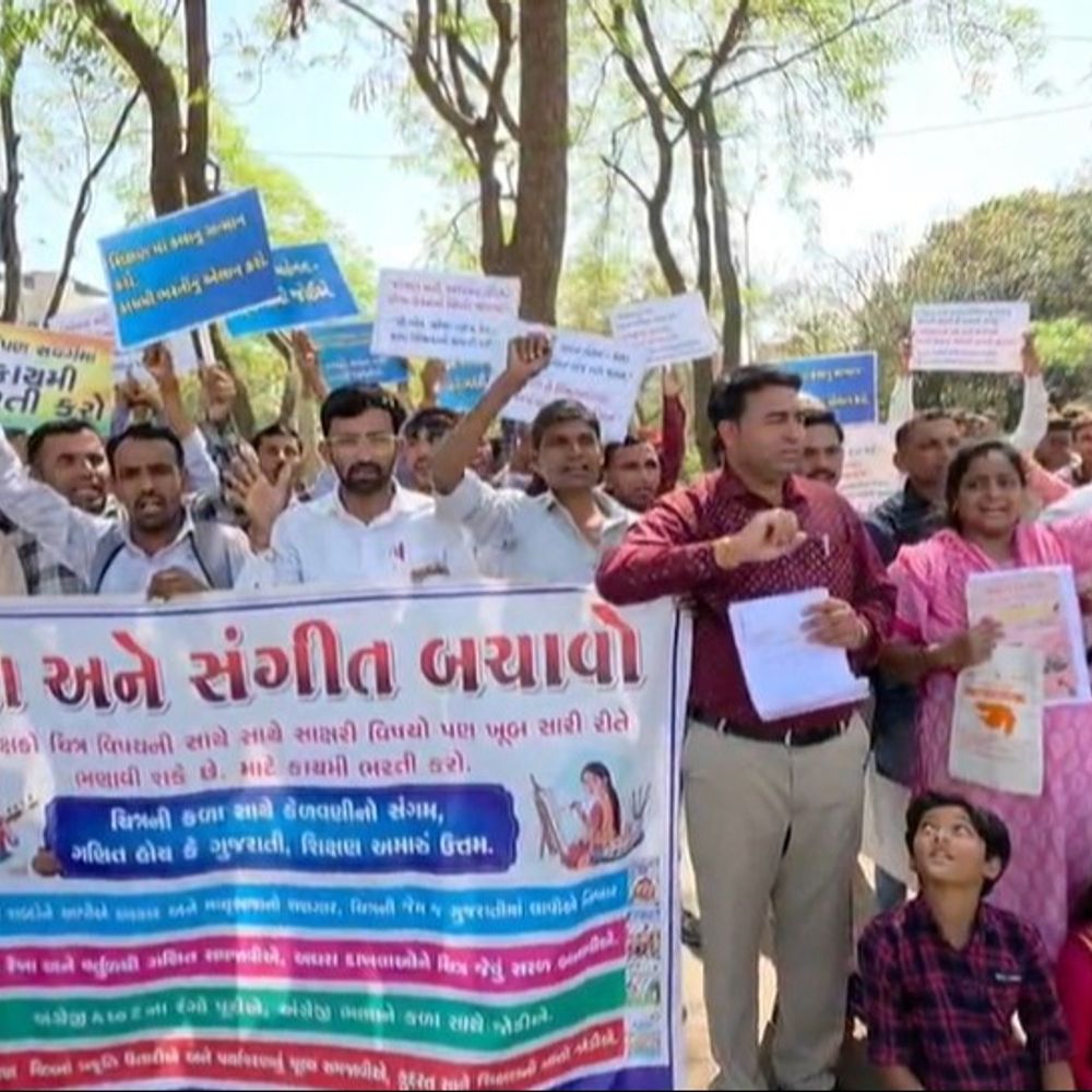 ચિત્ર-સંગીતના બેરોજગાર શિક્ષકોનો ગાંધીનગરમાં હુંકાર:કાયમી ભરતી કરવા શિક્ષણ મંત્રીને ઉગ્ર રજૂઆત, વિધાનસભા ગેટ પાસે આત્મવિલોપનની ચીમકી ઉચ્ચારી