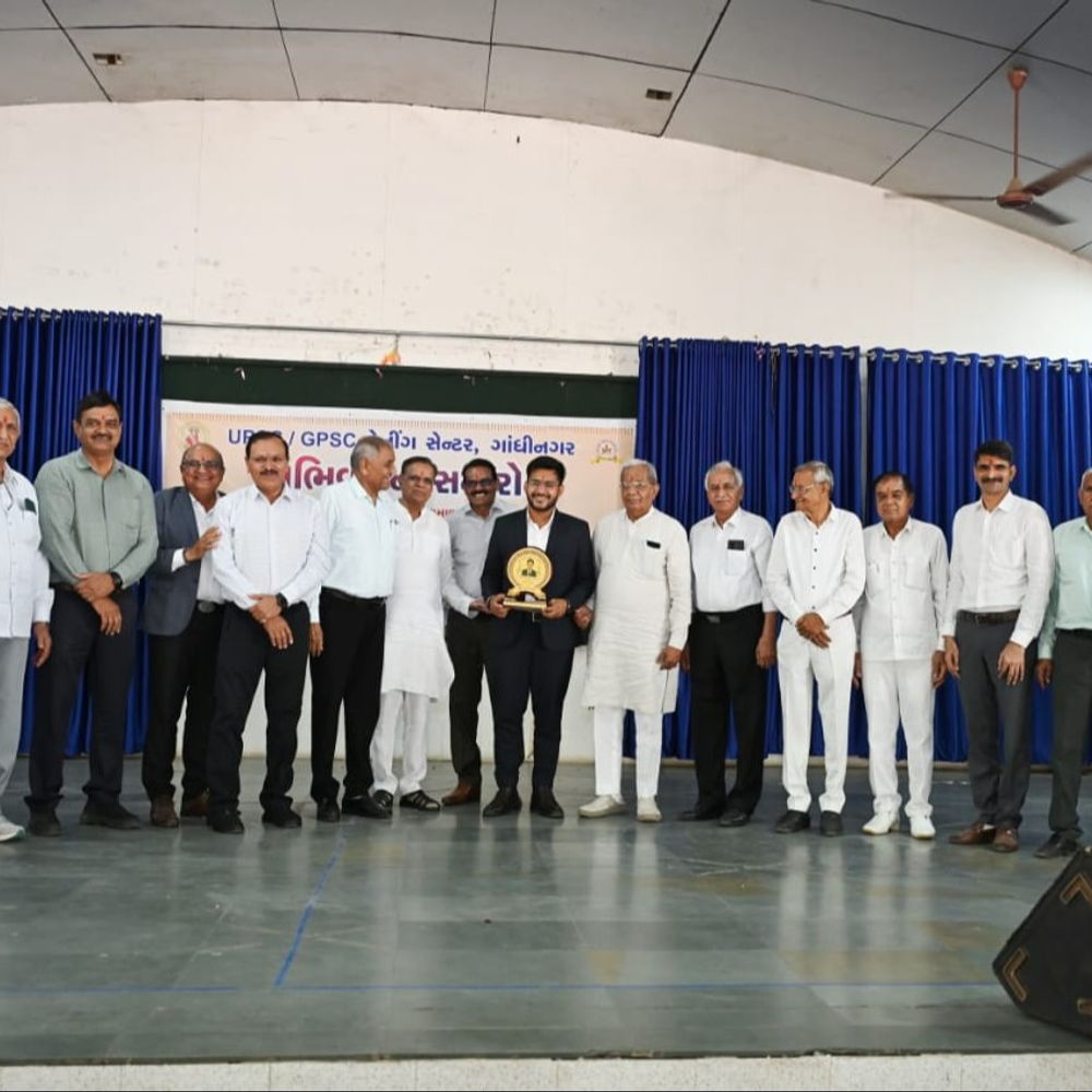 ગાંધીનગર ખાતે સન્માન સમારોહનું આયોજન:UPSC માં 115મો રેન્ક મેળવી IAS બનનાર યુવાન સહિત 30 ઉમેદવારોનું સન્માન