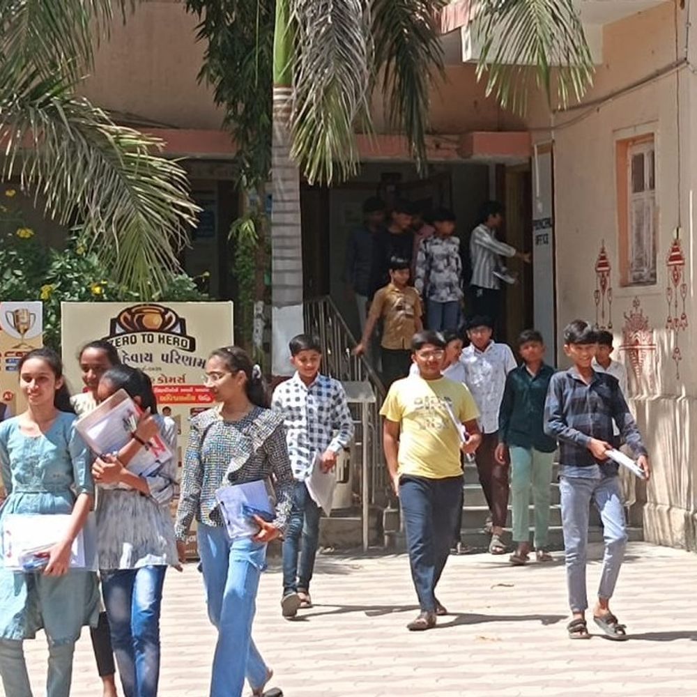 ધોરણ 12 સામાન્ય પ્રવાહના બોર્ડ પેપર સરળ:વાણિજ્ય વ્યવસ્થા, અર્થશાસ્ત્ર, એસ.પી.સી.સી.માં વિદ્યાર્થીઓને રાહત મળી