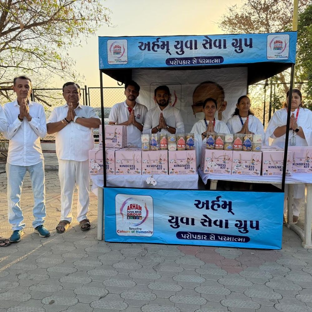 નમ્રમુનિ મહારાજની દીક્ષા જયંતીએ અનોખી જીવદયા:ભાવનગર અર્હમ યુવા ગ્રુપ દ્વારા અબોલ જીવો માટે ખાસ 'કાઈન્ડનેસ કિટ' અર્પણ