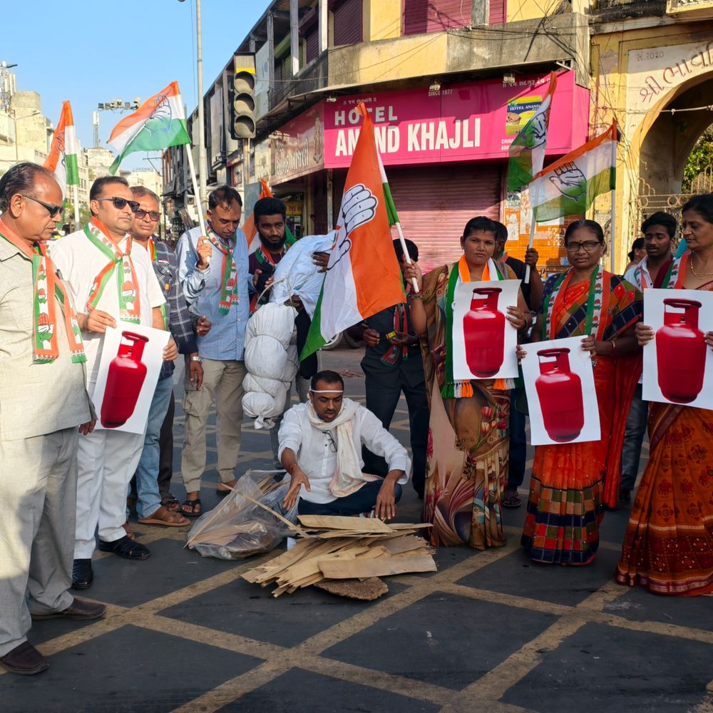 પોરબંદરમાં કોંગ્રેસનો મોંઘવારી મુદ્દે ઉગ્ર વિરોધ:રાંધણ ગેસના ભાવવધારા સામે પ્રદર્શન, ભાજપ સરકાર પર આકરા પ્રહારો