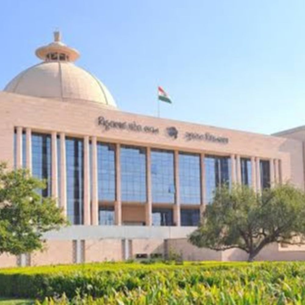 આપના ધારાસભ્યએ સરકારનો આભાર માનતા કોંગ્રેસ નેતાનો કટાક્ષ:પેટ્રોલ-ડીઝલ પરના વેટ અને સેસથી રાજ્યને બે વર્ષમાં રૂ. 41 હજાર કરોડની આવક, સરકારી શાળામાં 9400થી વધુ ઓરડાની ઘટ