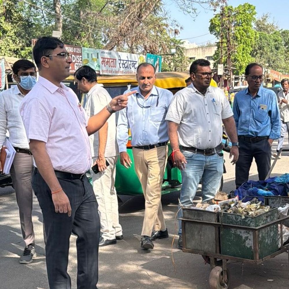 મ્યુ. કમિશનર તુષાર સુમેરા ફિલ્ડમાં:જંકશન પ્લોટનાં માર્ગો પરથી દબાણો દૂર કરવાની કડક સૂચના આપી આરોગ્ય કેન્દ્રની સમીક્ષા કરી, શહેરની સફાઈ વ્યવસ્થાનું નિરીક્ષણ કર્યું