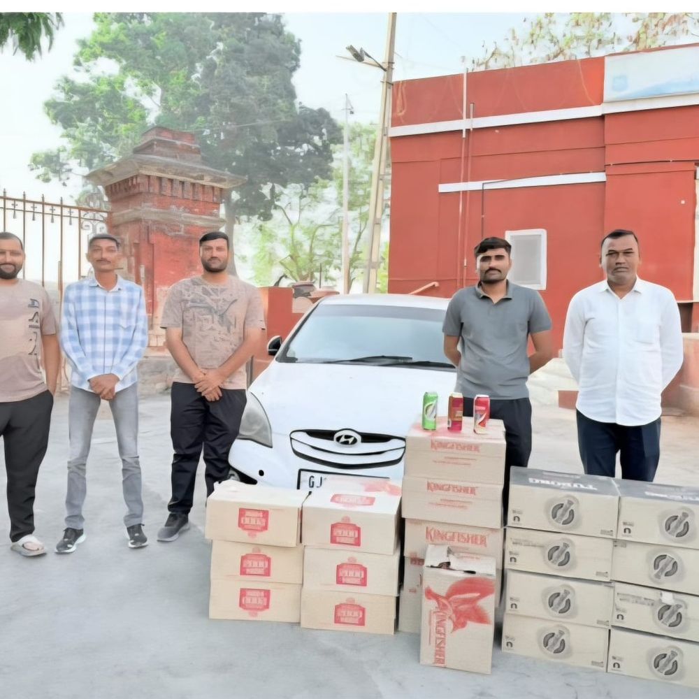 જામનગર હાઈવે પરથી બિયર ભરેલી બિનવારસી કાર ઝડપાઇ:પેટ્રોલ પંપ નજીક રેઢી પડેલી કારમાંથી 744 ટીન બિયર મળ્યા