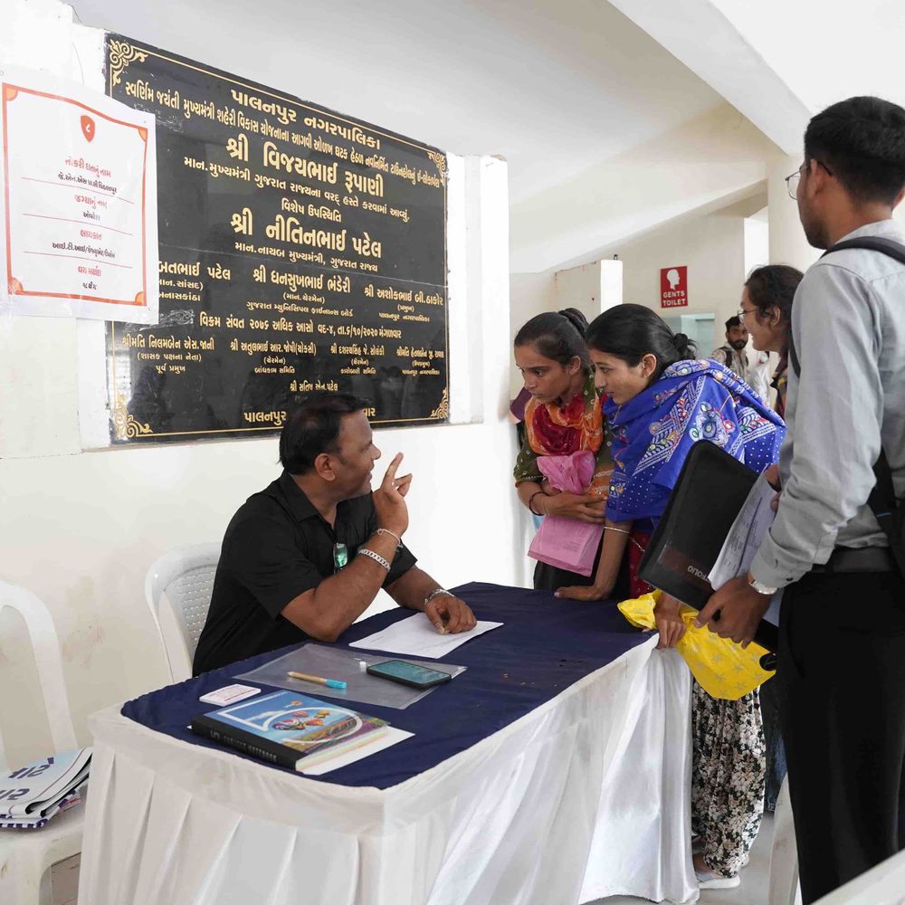 387 યુવાનોને નોકરીની ઓફર અપાઈ:પાલનપુર જિલ્લા કક્ષાના રોજગાર ભરતીમેળામાં સફળતા