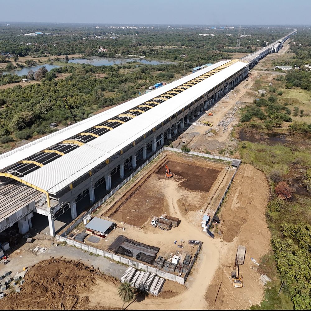 વાપીમાં હાઈટેક બુલેટ ટ્રેન સ્ટેશનનું નિર્માણ પૂરજોશમાં, ડ્રોન વીડિયો:'મેડ ઇન ઇન્ડિયા' 'B28' ટ્રેન 280 કિમીની ઝડપે દોડશે,ઉમરગામના ઝરોલીમાં 10 મહિનામાં પહાડ ચીરી ટનલ બનાવાઈ