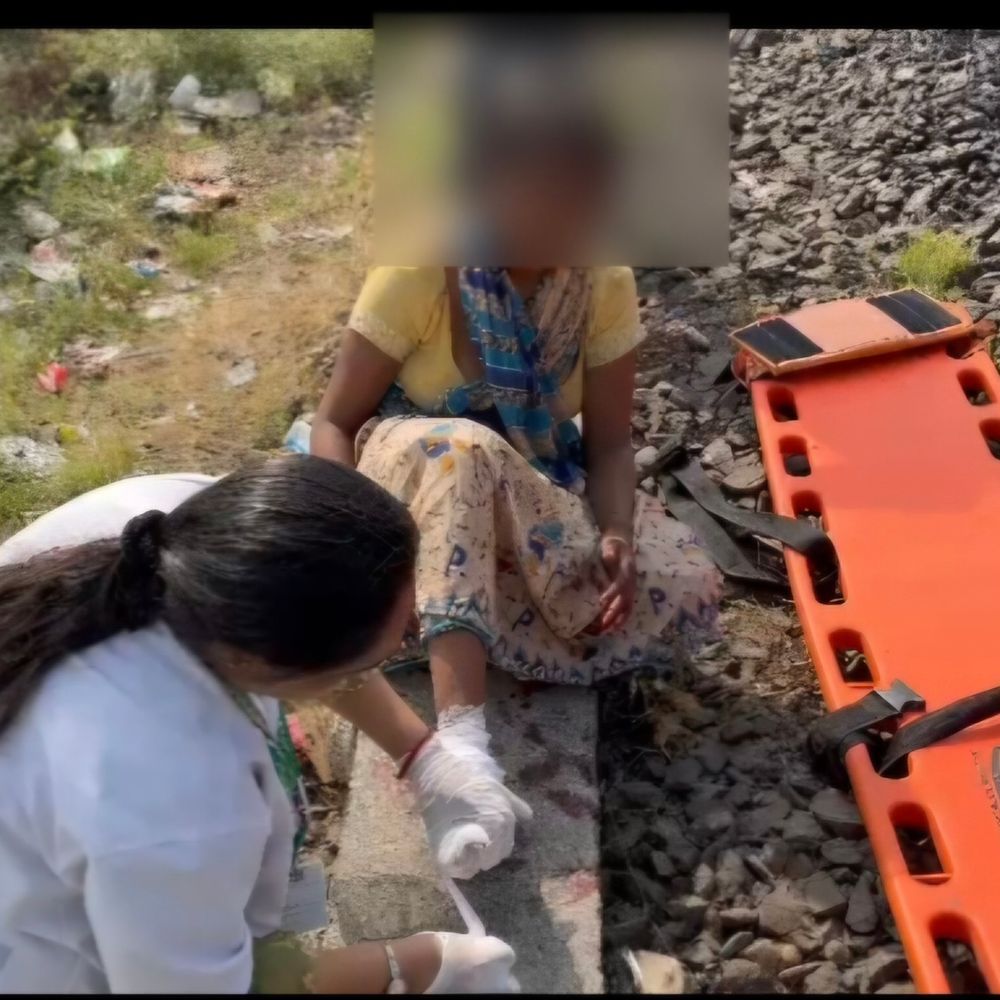 ભરૂચ પાસે દોડતી ટ્રેનમાંથી મહિલા પડી:ઉતરવાનો પ્રયાસ કરતા ગંભીર રીતે ઇજાગ્રસ્ત, રેલવે પોલીસની તપાસ