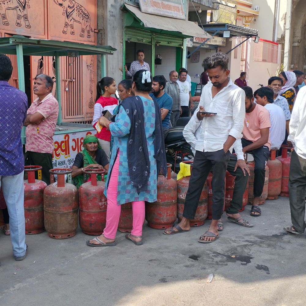 પાટણમાં ગેસ એજન્સીઓ પર મહેસુલ-પોલીસ કર્મચારી તૈનાત:બોટલ સપ્લાય મોનીટરીંગ માટે જિલ્લા પુરવઠા તંત્રનો નિર્ણય