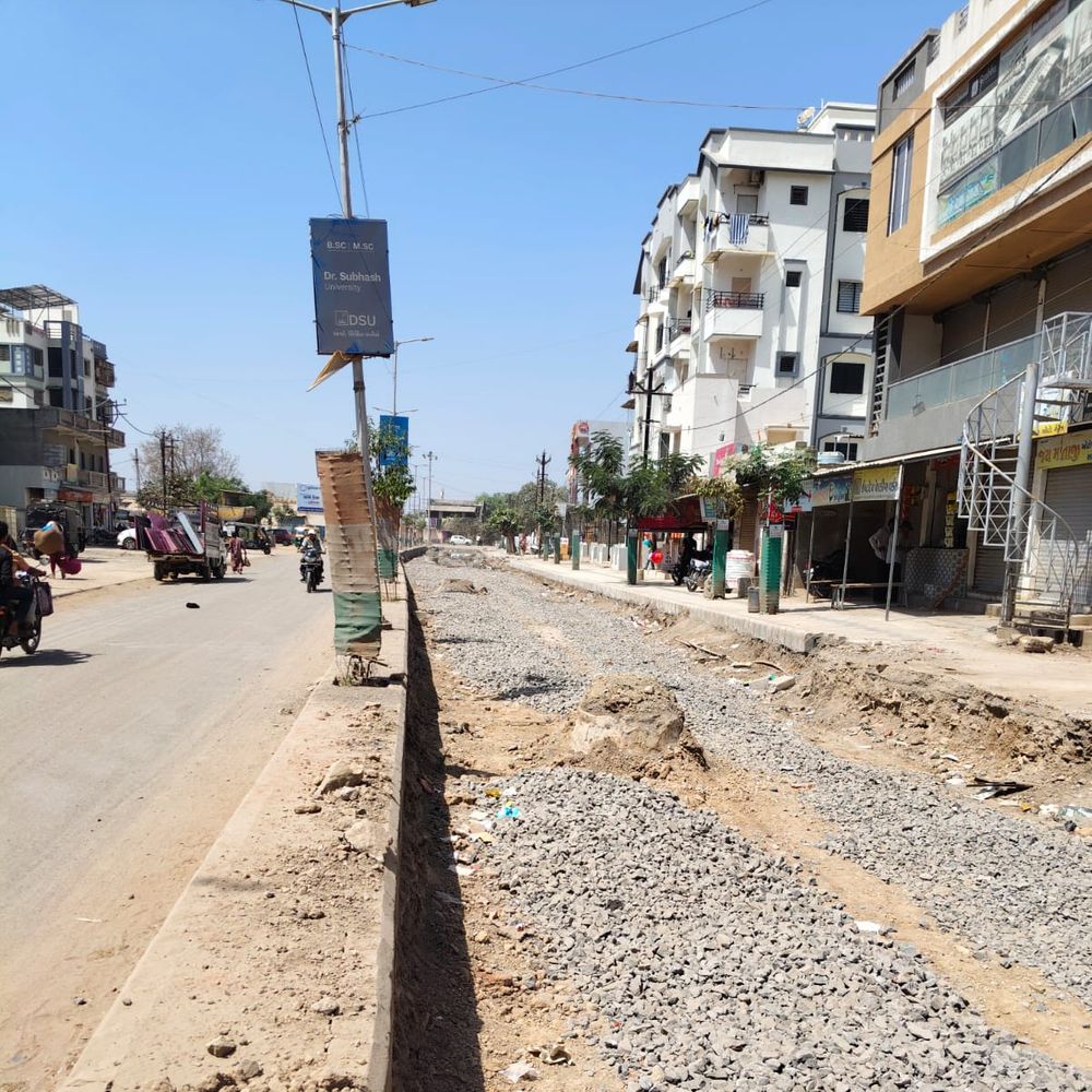 તંત્ર હરકતમાં:ઘણા સમયથી ખોદીને મુકાયેલા શાંતેશ્વર રોડનું કામ રાતોરાત યુદ્ધના ધોરણે શરૂ