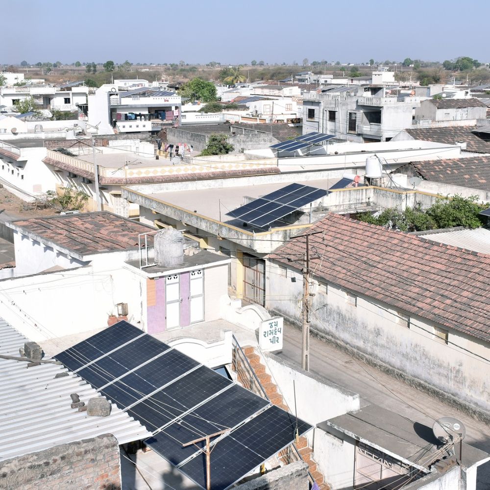 ગુજરાતનું નવું સોલાર વિલેજ:જંગર ગામે 100% ઘર સૂર્યઉર્જાથી ઝળહળ્યા; કાવાવ-વડીયાના 45 ગામોમાં એકસાથે જળસંચય અભિયાનનો પ્રારંભ‎