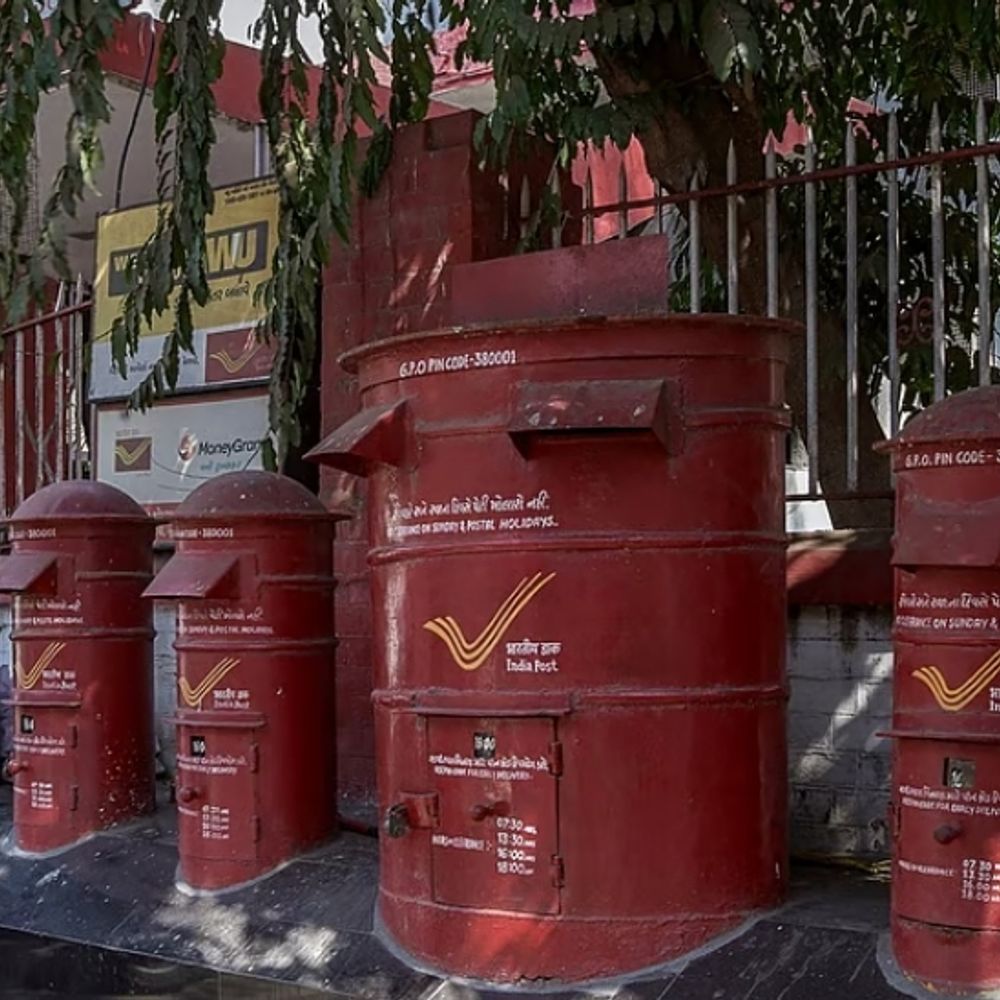 24 કલાકમાં ગેરંટી સાથે પાર્સલની ડિલિવરી:મોડું થવા પર પૂરા પૈસા પાછા મળશે, ટપાલ વિભાગની 3 પ્રીમિયમ સર્વિસ શરૂ