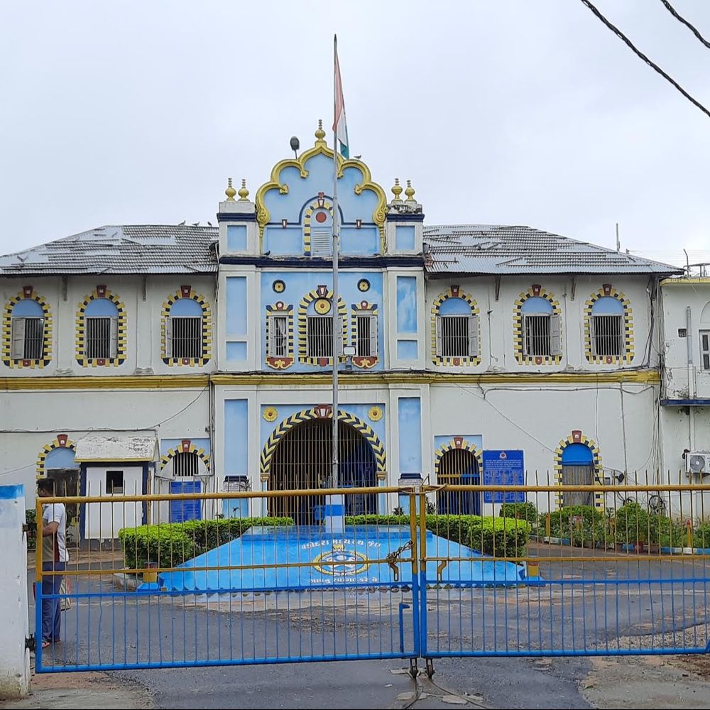 વડોદરા જેલમાં બંધ કાચા કામના કેદીનું મોત:ગભરામણ થયા બાદ સારવાર માટે ખસેડાતા તબીબે મૃત જાહેર કર્યા, બે કામદારોના આકસ્મિક મોતના કેસમાં જેલમાં હતા