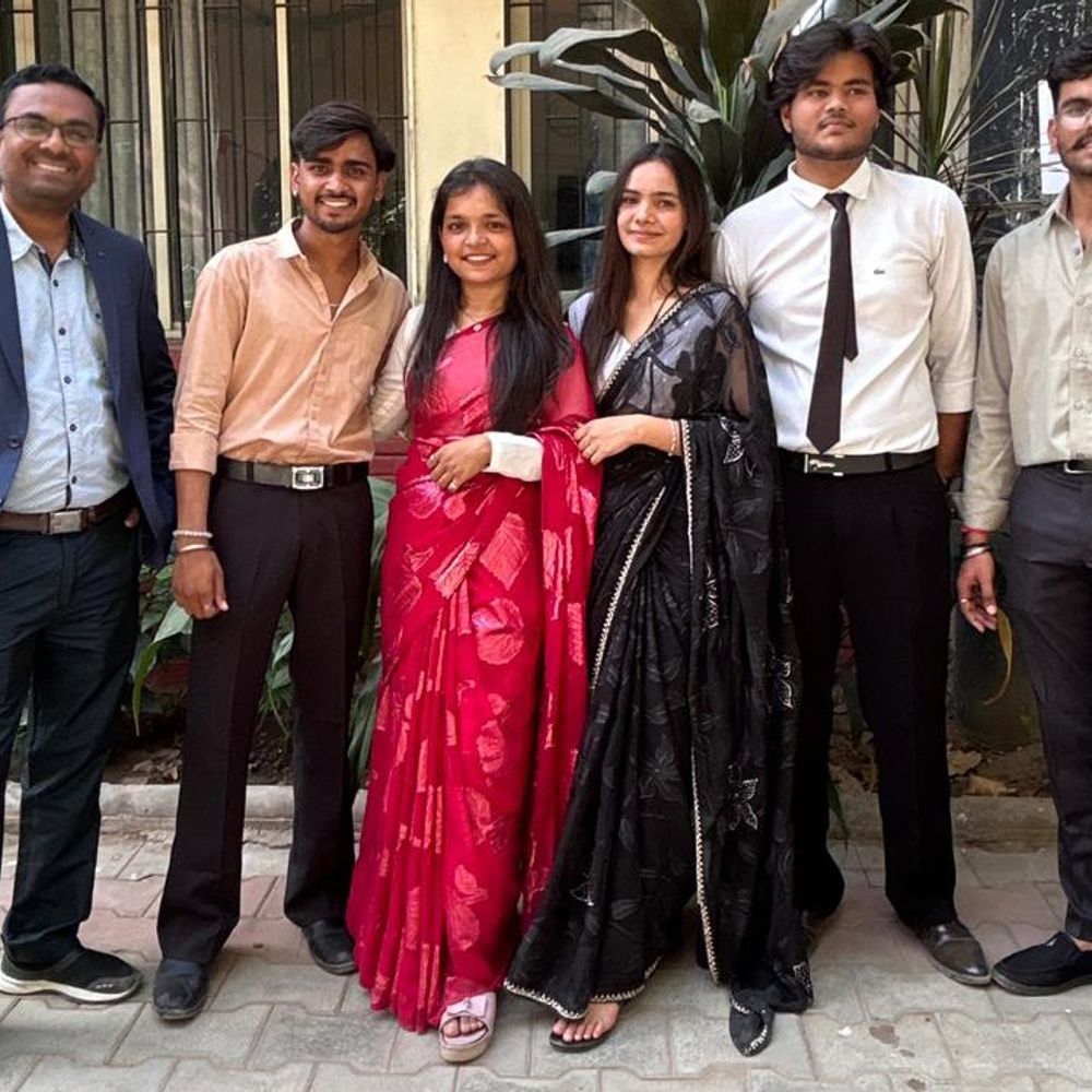 આર.સી. કોલેજમાં 'ટ્રેડિશનલ ડ્રેસ ડે'ની ઉજવણી:વિદ્યાર્થીઓ વિવિધ રાજ્યોના પરંપરાગત પોશાકમાં સજ્જ થયા